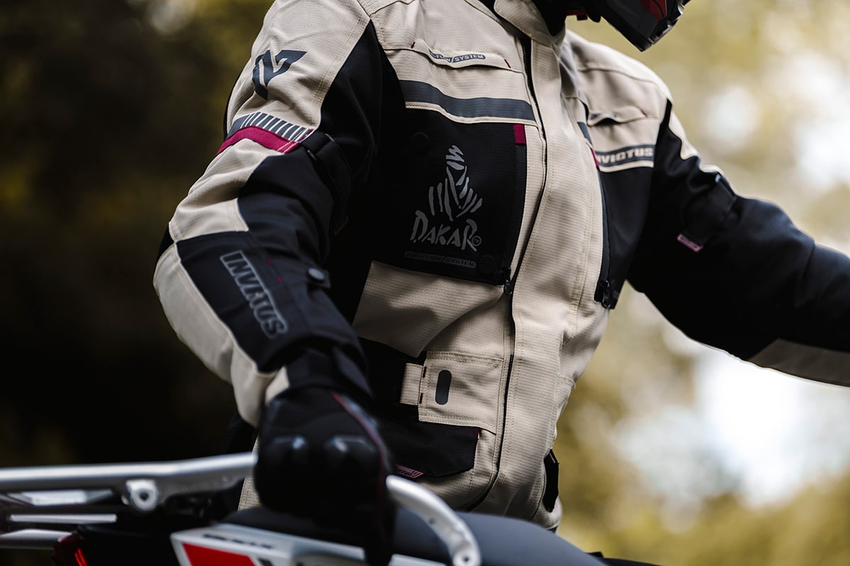 guantes y chaqueta de moto invictus